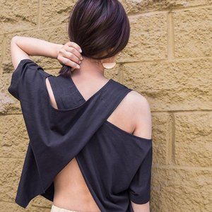 OAK + FORT DARK NAVY COLD SHOULDER T SHIRT